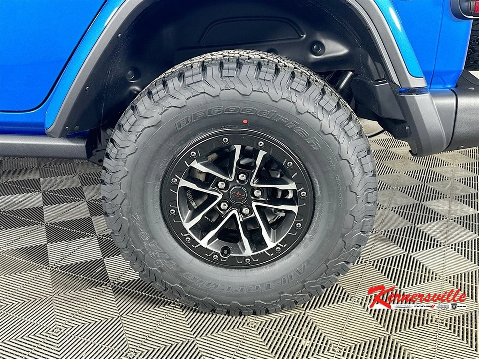 2026 Jeep JL Wrangler - Image 17 of 21