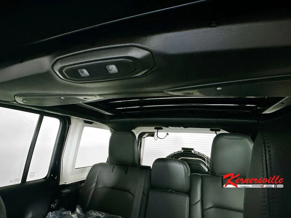 2026 Jeep JL Wrangler - Image 14 of 21
