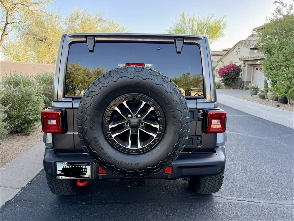 2026 Jeep JL Wrangler - Image 10 of 12