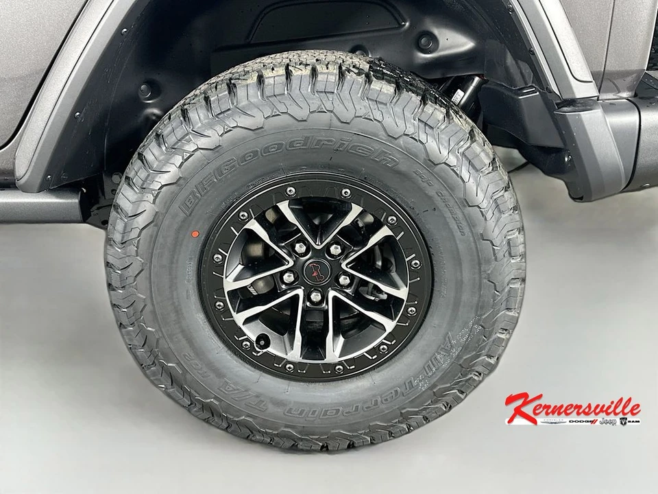 2026 Jeep JL Wrangler - Image 17 of 21