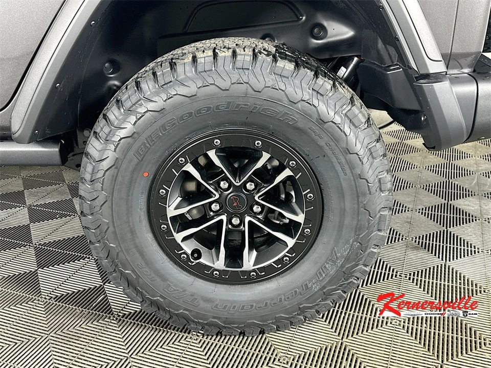 2026 Jeep JL Wrangler - Image 17 of 21