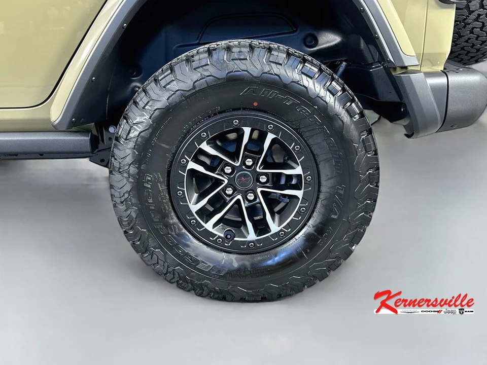 2026 Jeep JL Wrangler - Image 16 of 23