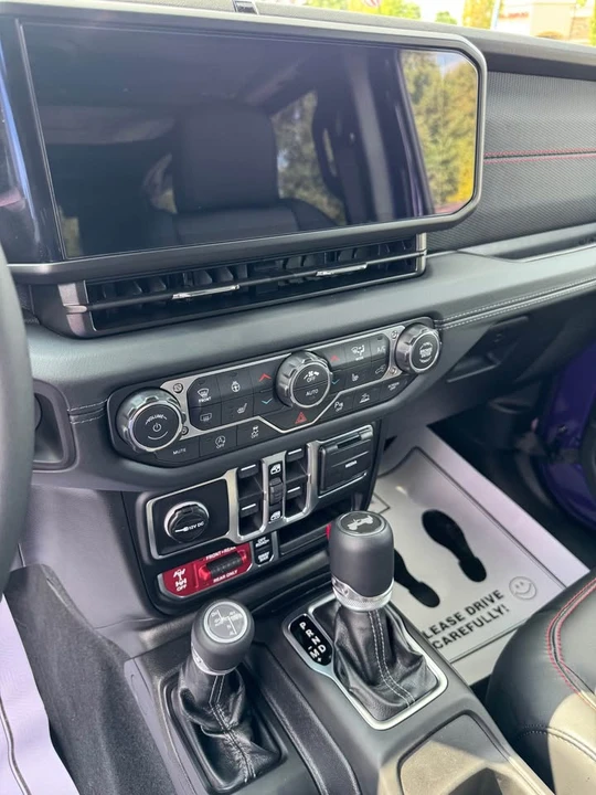 2026 Jeep JL Wrangler - Image 9 of 12