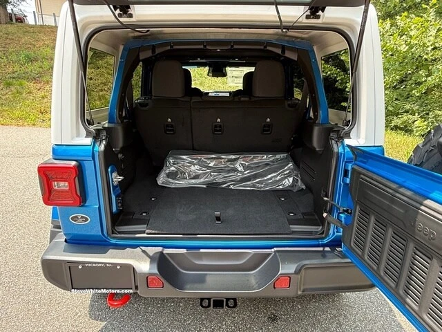 2026 Jeep JL Wrangler - Image 16 of 29