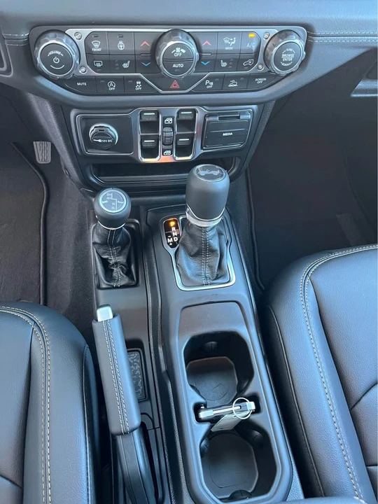 2026 Jeep JL Wrangler - Image 9 of 19