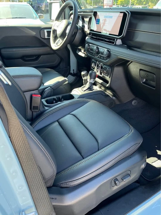 2026 Jeep JL Wrangler - Image 10 of 19