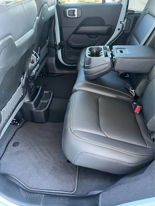 2026 Jeep JL Wrangler - Image 15 of 19