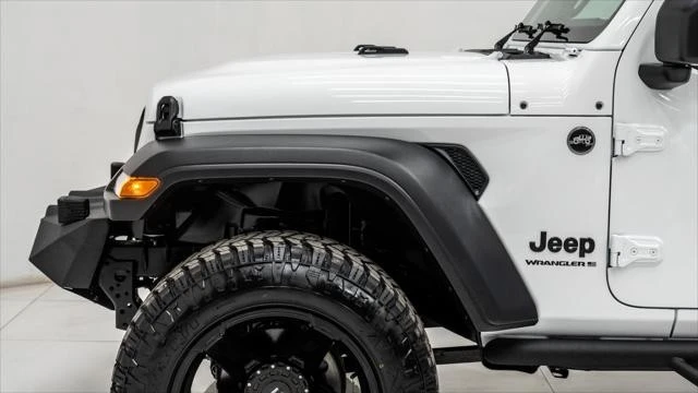 2026 Jeep JL Wrangler - Image 15 of 21