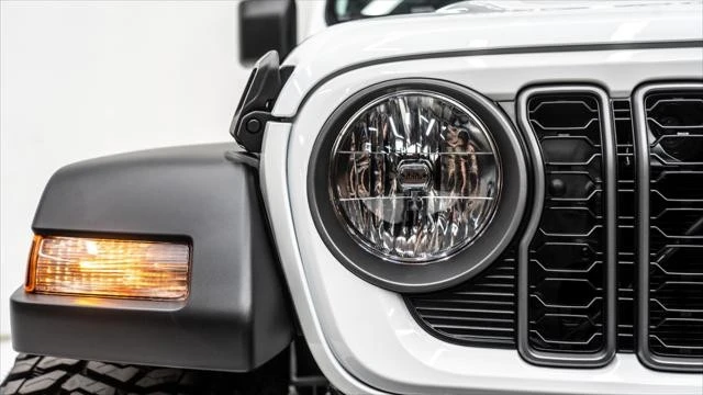 2026 Jeep JL Wrangler - Image 18 of 21
