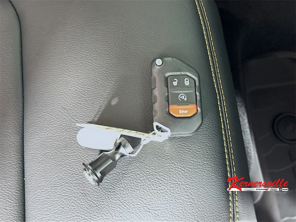2026 Jeep JL Wrangler - Image 19 of 20