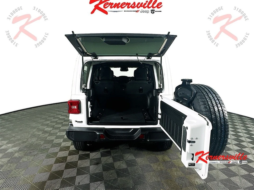 2026 Jeep JL Wrangler - Image 15 of 20