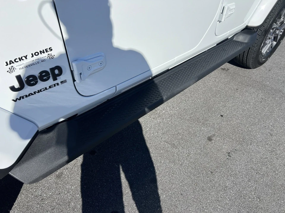 2026 Jeep JL Wrangler - Image 14 of 21