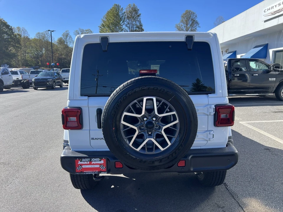 2026 Jeep JL Wrangler - Image 2 of 21