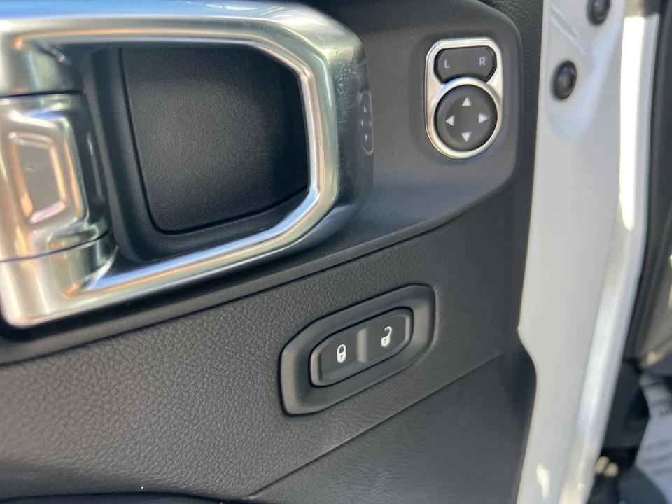 2026 Jeep JL Wrangler - Image 15 of 21