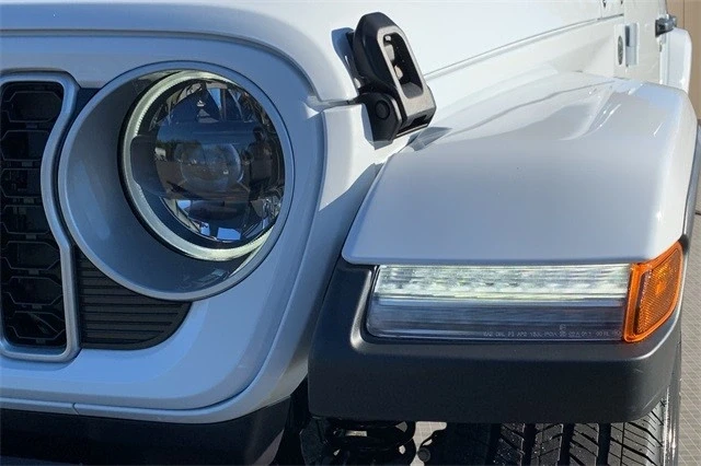 2026 Jeep JL Wrangler - Image 10 of 12