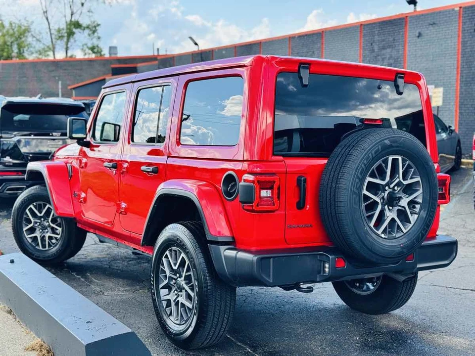 2026 Jeep Wrangler - Image 8 of 25