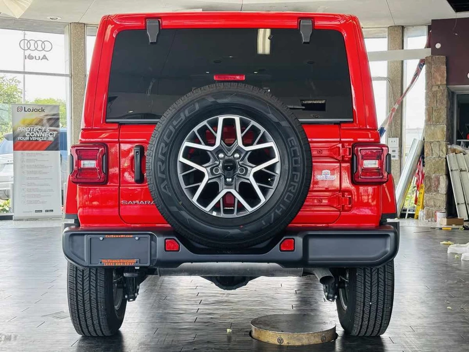 2026 Jeep JL Wrangler - Image 13 of 31