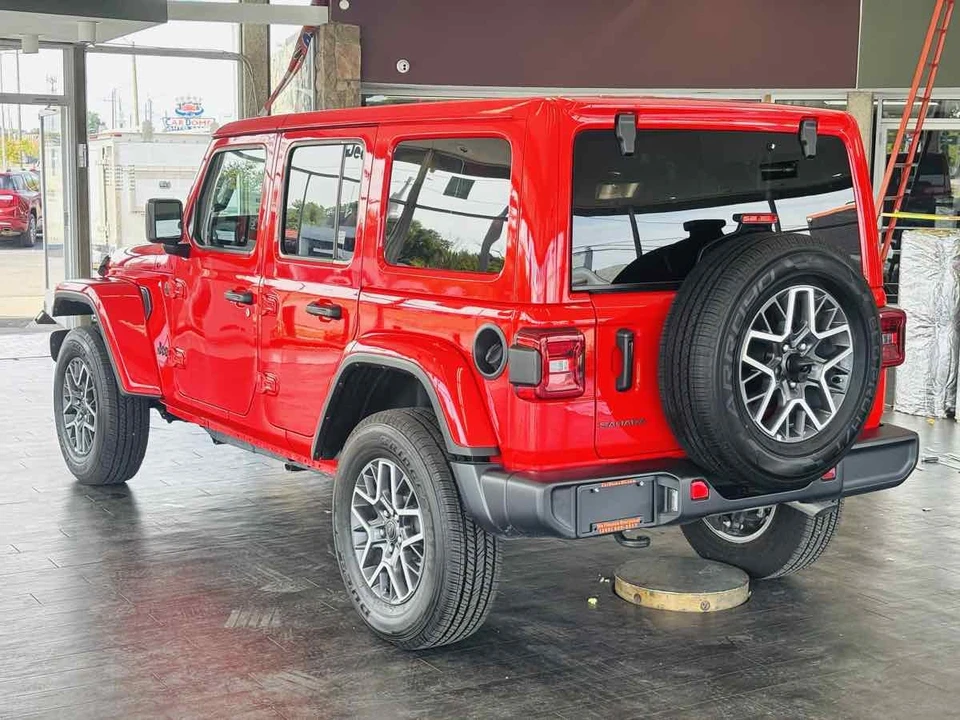 2026 Jeep JL Wrangler - Image 15 of 31