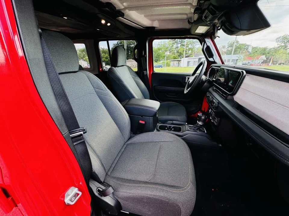 2026 Jeep Wrangler - Image 17 of 25