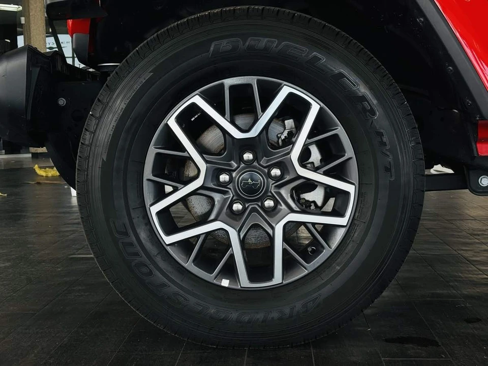 2026 Jeep JL Wrangler - Image 30 of 31