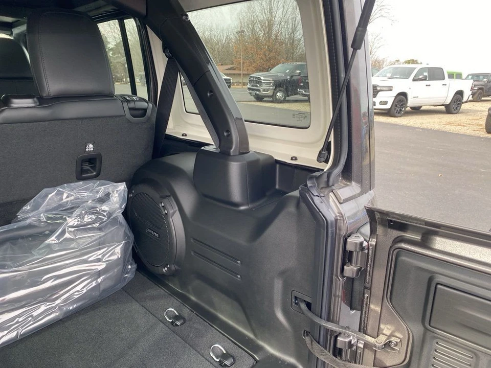 2026 Jeep JL Wrangler - Image 11 of 12