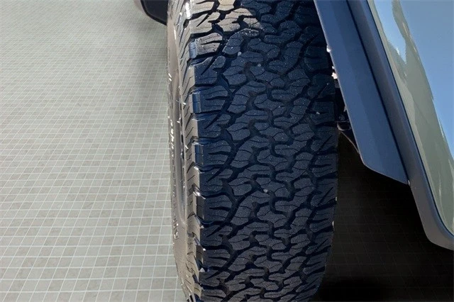 2026 Jeep JL Wrangler - Image 11 of 12