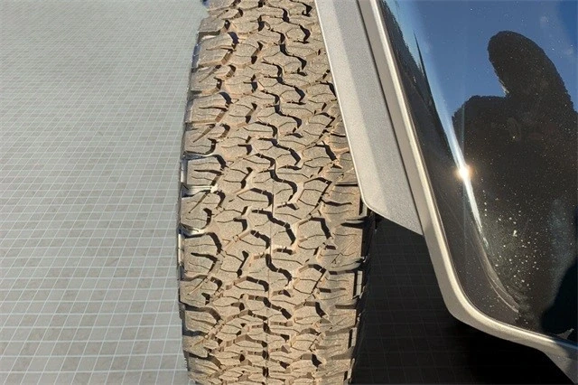 2026 Jeep JL Wrangler - Image 11 of 12