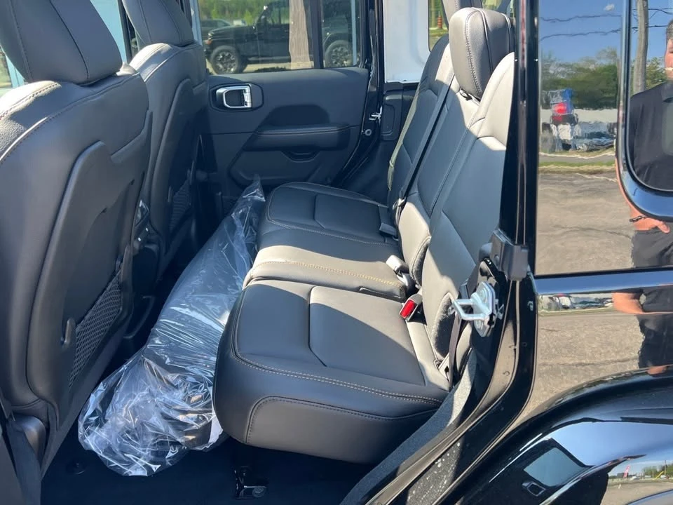 2026 Jeep JL Wrangler - Image 17 of 20