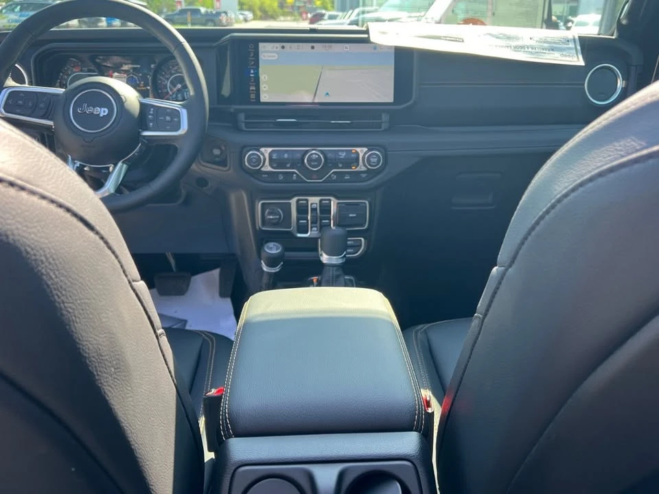 2026 Jeep JL Wrangler - Image 19 of 20