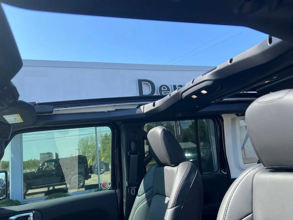 2026 Jeep JL Wrangler - Image 15 of 20
