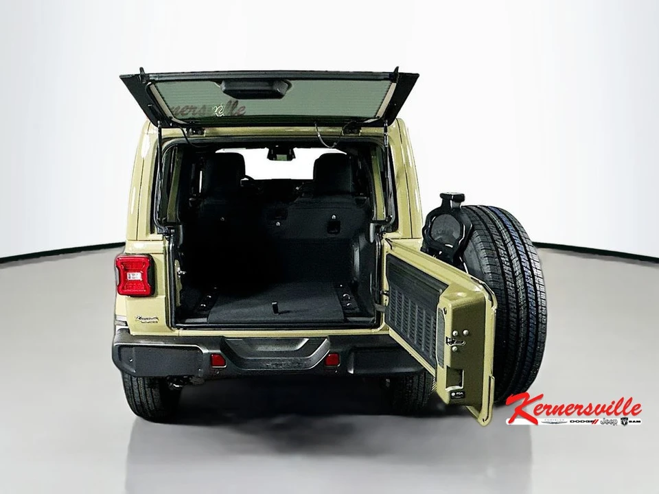 2026 Jeep JL Wrangler - Image 16 of 21