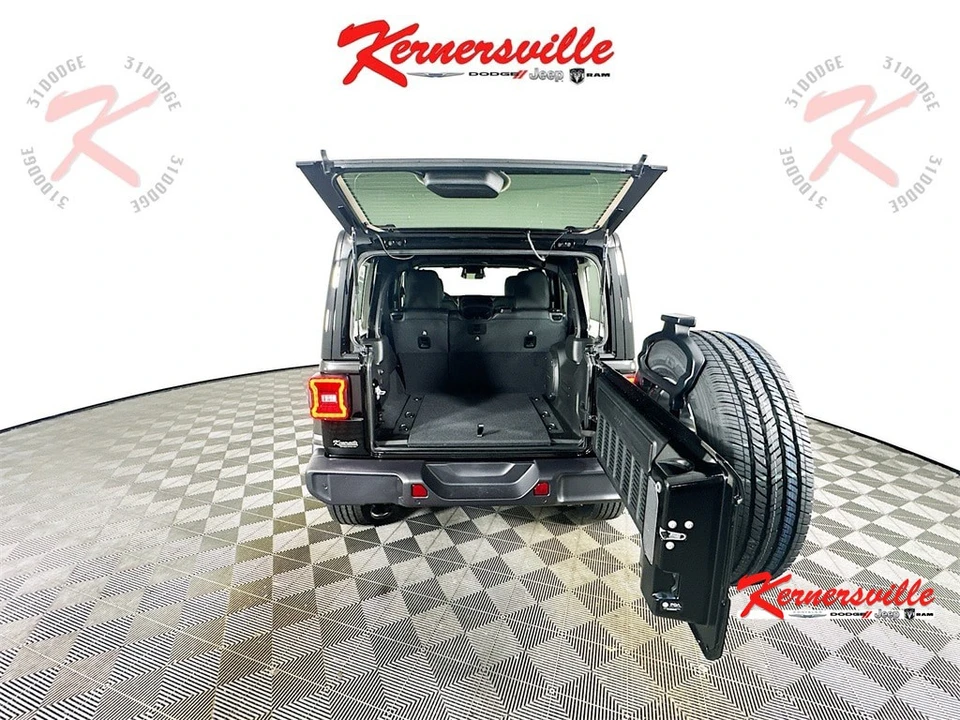 2026 Jeep JL Wrangler - Image 15 of 20