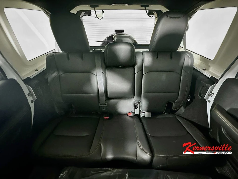 2026 Jeep JL Wrangler - Image 10 of 12