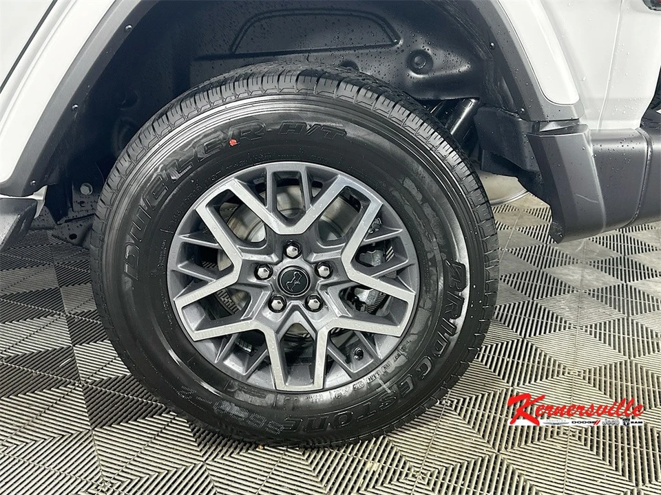 2026 Jeep JL Wrangler - Image 17 of 21