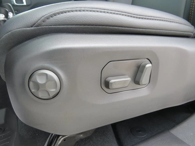 2026 Jeep JL Wrangler - Image 15 of 20