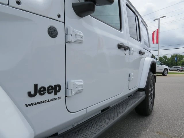 2026 Jeep JL Wrangler - Image 11 of 20