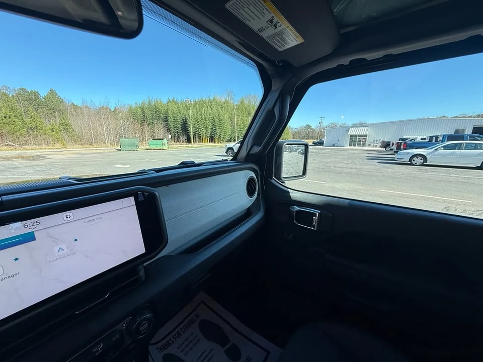 2026 Jeep JL Wrangler - Image 15 of 19