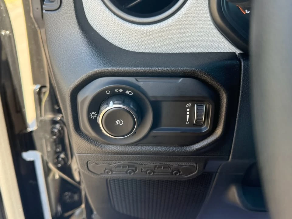 2026 Jeep JL Wrangler - Image 14 of 19