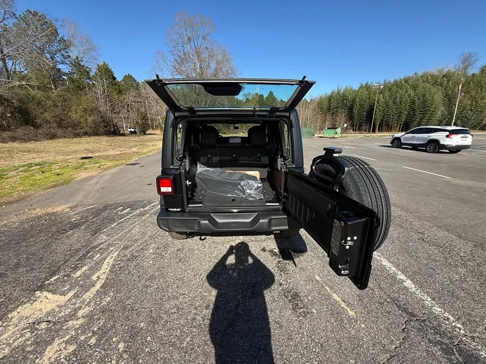 2026 Jeep JL Wrangler - Image 18 of 19