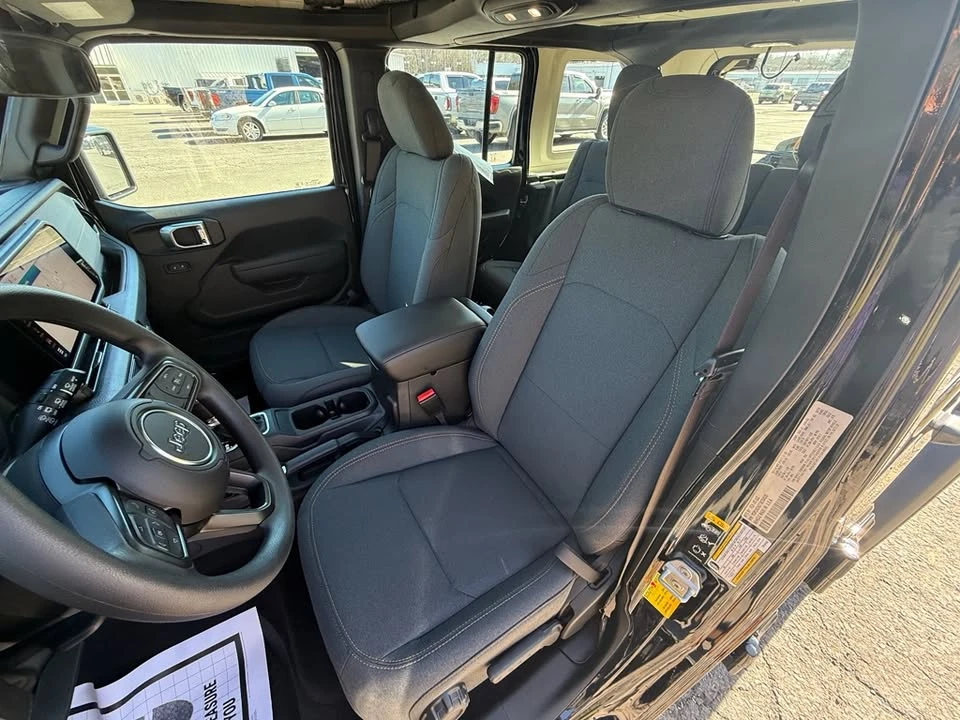 2026 Jeep JL Wrangler - Image 16 of 19