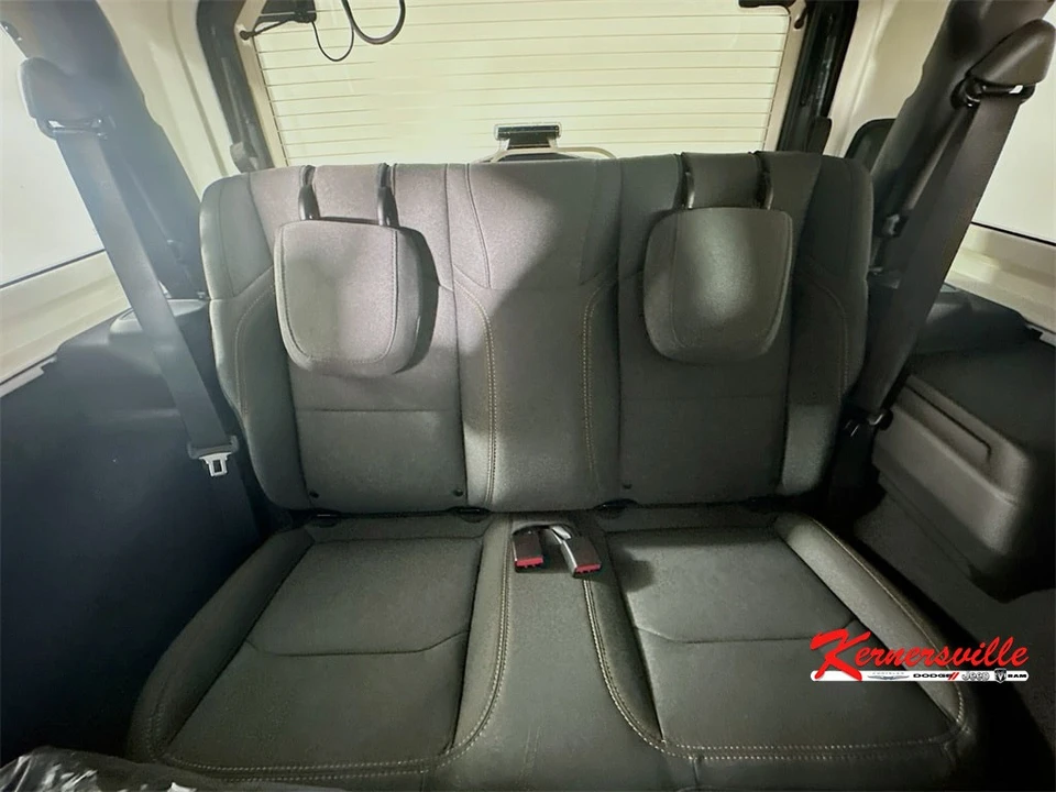 2026 Jeep JL Wrangler - Image 10 of 21