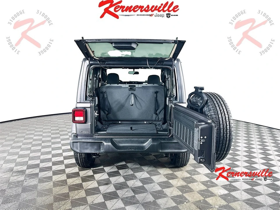 2026 Jeep JL Wrangler - Image 16 of 21