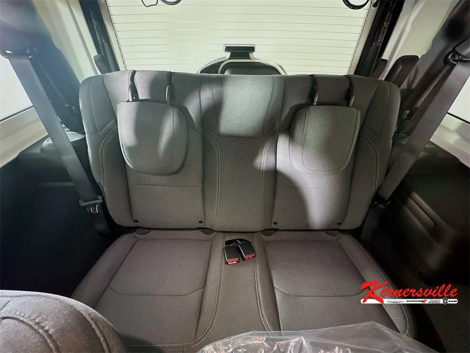 2026 Jeep JL Wrangler - Image 10 of 21
