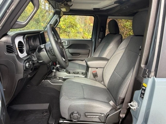 2026 Jeep JL Wrangler - Image 12 of 30