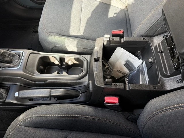 2026 Jeep JL Wrangler - Image 27 of 30