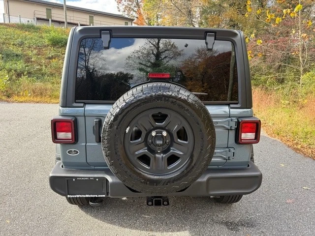 2026 Jeep JL Wrangler - Image 8 of 21