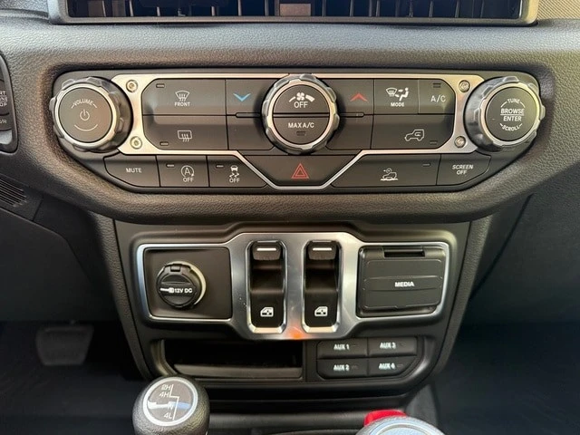 2026 Jeep JL Wrangler - Image 24 of 30