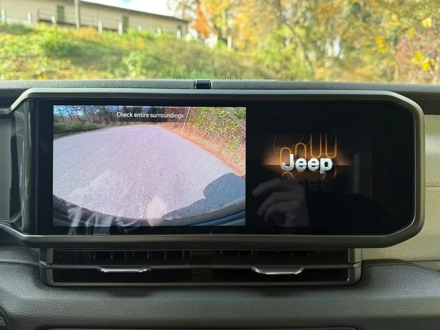 2026 Jeep JL Wrangler - Image 23 of 30
