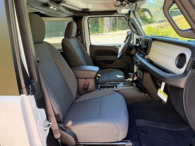 2026 Jeep JL Wrangler - Image 19 of 21