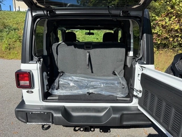 2026 Jeep JL Wrangler - Image 16 of 21